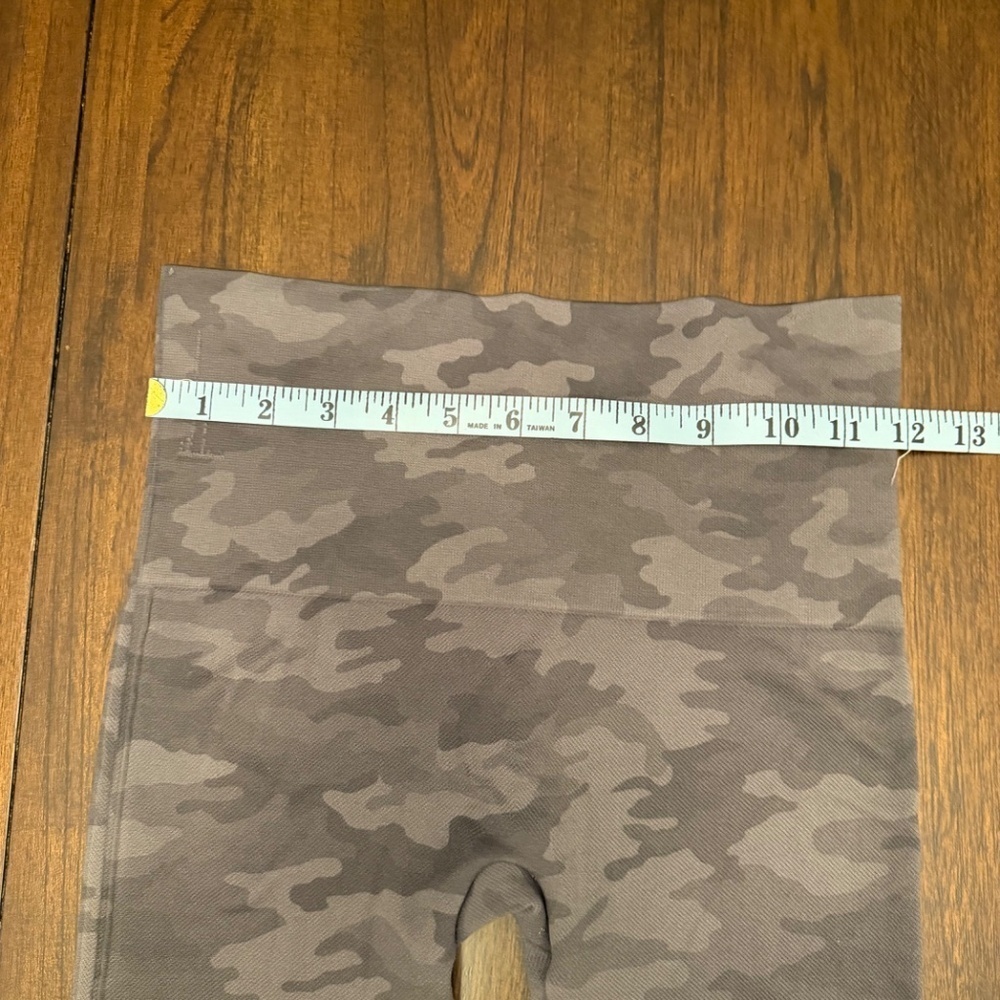 Spanx 2 Pair of Look at Me Now Green & Gray Camo Leggings, Comfy, Size Small - Picture 16 of 16